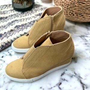 Soda Vesper Suede Ankle Platform Sneakers W/Hidden Wedge Size 6 Chamois Yellow
